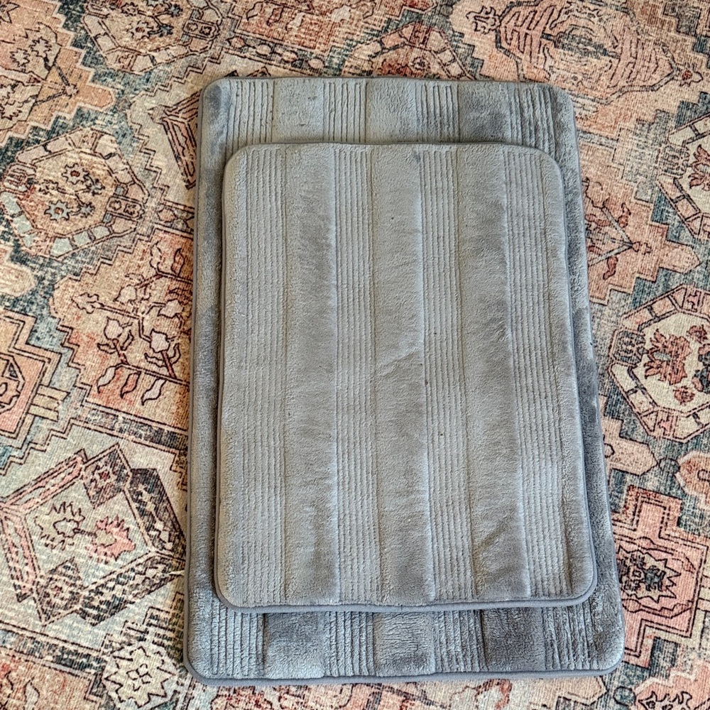 Plush Gray Bath Mat Set - Soft Ribbed Texture